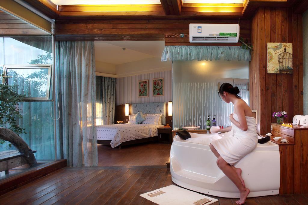 Forest City Resort Hotel Haikou  Room photo